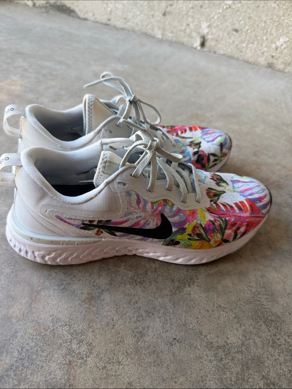 Nike Women’s White Running Shoes with Multicolor Floral Print